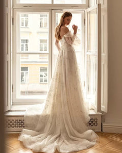 This stunning Robe Annalisa is the perfect choice for any bride-to-be. With a sweetheart neckline, full sleeve design, and beautiful bow detail, it combines elegance and femininity. The A-line silhouette flatters any body type, making you feel confident and gorgeous on your special day. Complete your look with this must-have wedding dress.