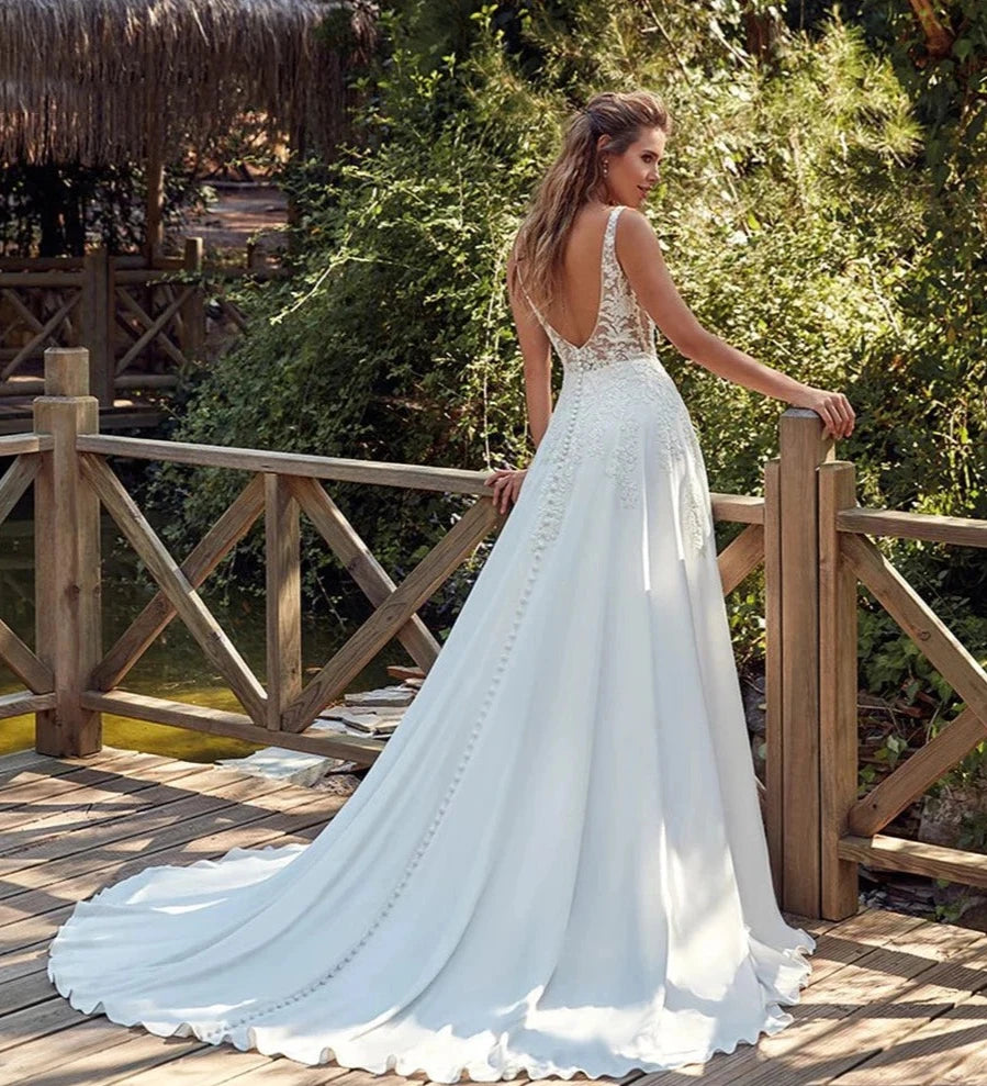 The Robe Josefina is the perfect addition to your bohemian wardrobe. Its sexy off shoulder design is complemented by delicate lace appliques, creating a stunning look that is perfect for beach weddings and summer events. Made with lightweight material, this dress is both comfortable and stylish, making it a must-have for any fashion-forward individual.