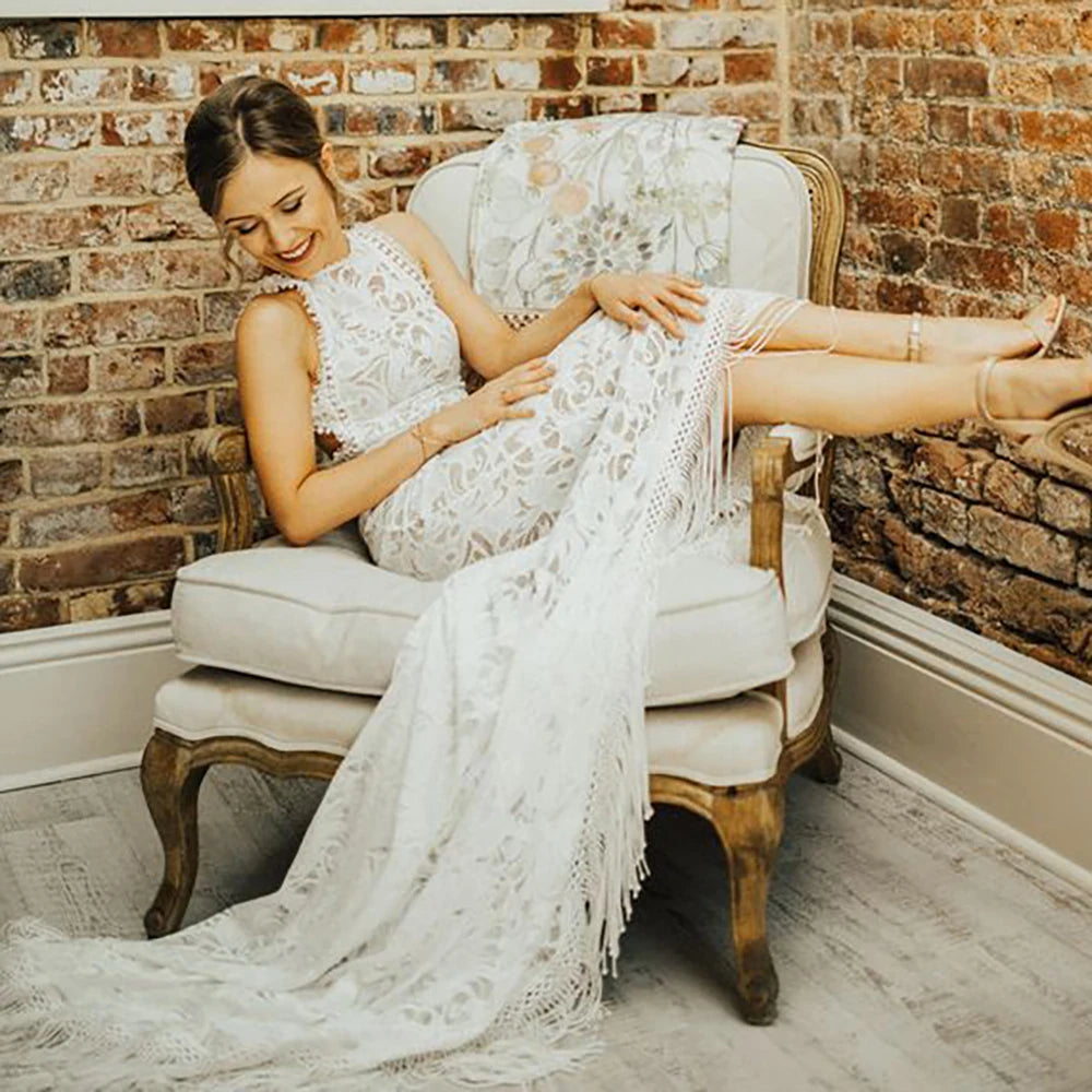 Unleash your inner bride in our Robe Tali - the perfect combination of elegance and rustic charm. Featuring a fringed sheath lace design, this custom-made wedding dress is sure to turn heads. The deep v-neck and halter style add a touch of romance, while the fitted silhouette flatters all sizes. Say "I do" in style with our Robe Tali.