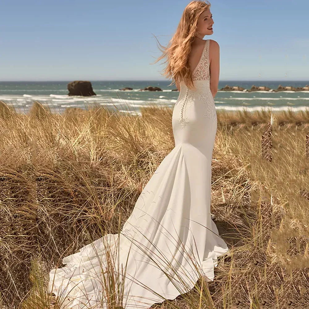 Get ready to turn heads on your special day with the Robe Georgette! Designed with a sultry V-neck and stunning lace appliques, this mermaid style wedding dress will bring out your inner beach goddess. Say "I do" in style and comfort with its sleeveless design.