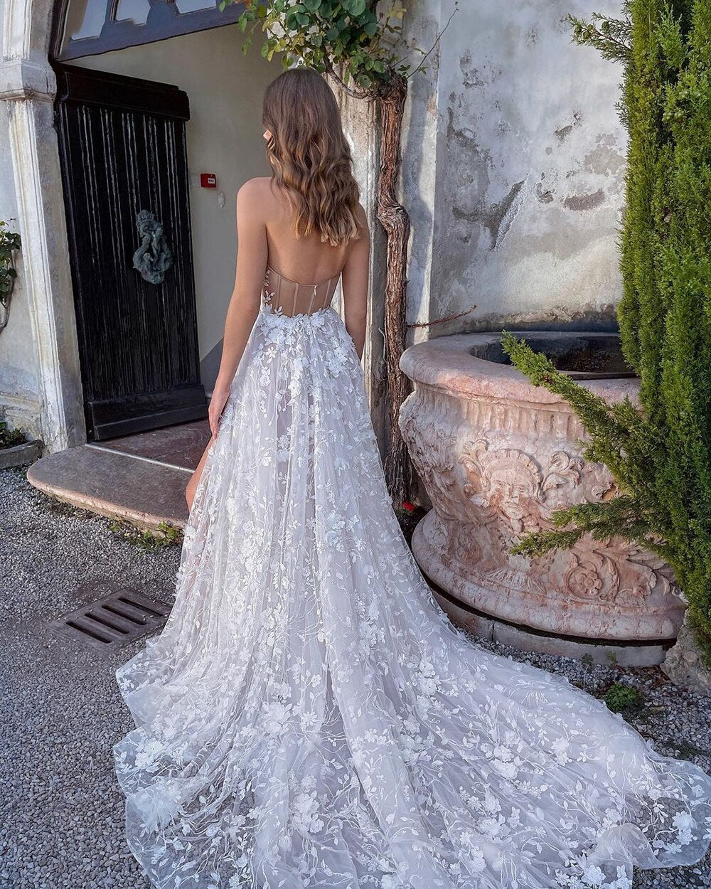 Say “I do” in style with the Louise wedding dress. You’ll be dazzling in this stunning A-Line silhouette featuring 3D floral detailing for a look that’s both romantic and daring. Make the day your own and get ready to set the night ablaze!