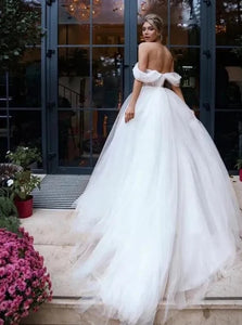 Elevate your wedding day look with our Robe Melina. This elegant ball gown boasts intricate beading, an off the shoulder sweetheart neckline, and a sleeveless tulle design. Perfect for the sophisticated bride seeking a touch of luxury and glamour.