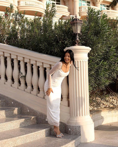 This elegant white lace dress is designed for special occasions, from birthday parties to weddings. The stretchy fabric and long sleeves provide both comfort and sophistication. Make a statement and feel confident in our must-have bridal dress.