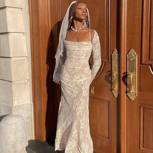 Feel elegant and chic on your special day with our Robe Milla. This simple and lace bridal dress will add a touch of sophistication to your wedding look. With its effortless design, you'll feel confident and beautiful as you walk down the aisle. Say "I do" in style.