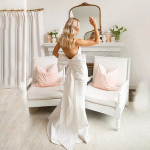 Elevate your bridal look with the Robe Cupid. This elegant satin gown features a detachable bow train for versatility and a simple design that exudes sophistication. The perfect choice for a classic and timeless bridal ensemble, made for the modern bride.