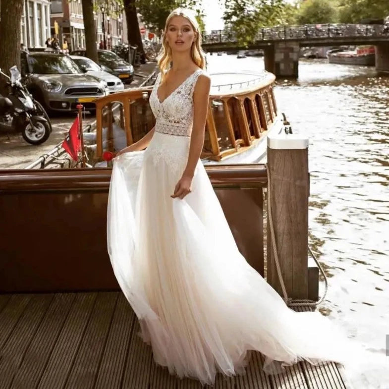 Indulge in the luxuriously delicate and intricate design of the Robe Solene. Featuring a beach lace backless style with applique tulle and a v-neck, this sleeveless Bohemian bridal gown exudes elegance and grace. Its sweeping train and vestido de noiva silhouette make it the perfect choice for a beach wedding.