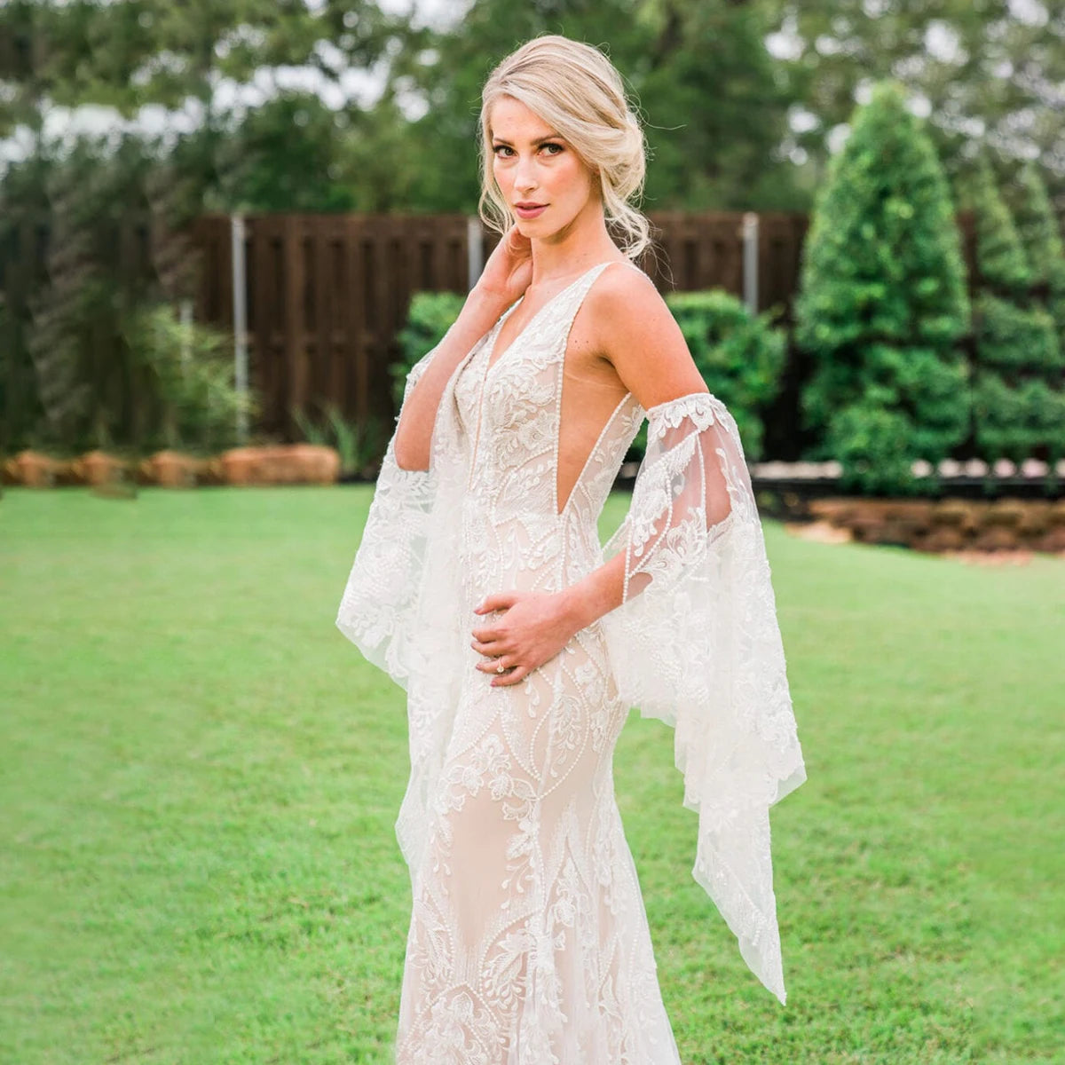 Unleash your inner mermaid with Dress Marina! Its long elastic batwing sleeves and elegant mermaid silhouette make it the ideal lace wedding dress for beachside nuptials. And let's not overlook the dazzling sequin accents - you'll radiate like the night sky in this captivating gown.