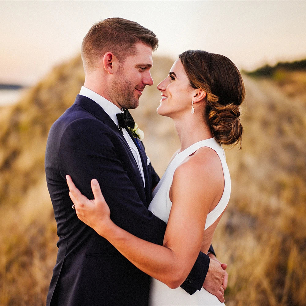 Walk down the aisle in style and comfort with our Dress Ghislaine. This stunning wedding dress features a round neck halter and a beautiful open back design, all made from high-quality satin crepe fabric. Its stretchy sheath silhouette and custom fit make it perfect for plus-size brides looking for a minimalist and elegant look on their special day.