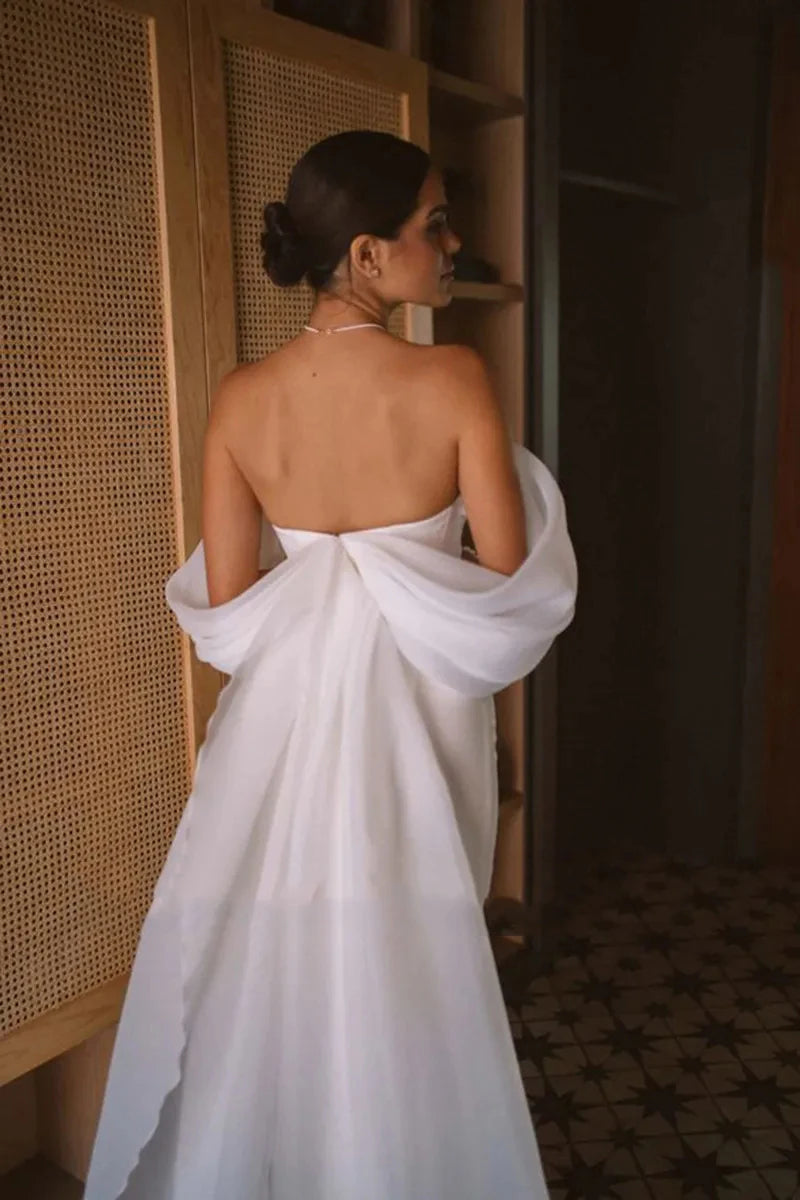 Elevate your special day with our Robe Josy. This stunning satin wedding dress features a sexy backless design and a flattering mermaid silhouette, perfect for highlighting your figure. The off-the-shoulder neckline adds a touch of allure to this gorgeous piece. Walk down the aisle in style with our beautiful and slimming Robe Josy.