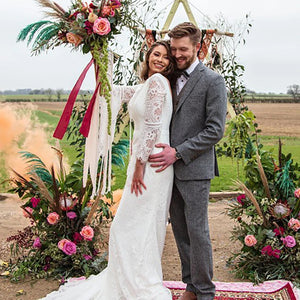 Indulge in the timeless elegance of the Robe Valentia. Its countryside rustic boho lace design exudes sophistication, while the mermaid cut and backless style add a touch of allure. With adjustable bell sleeves and a size perfect for elopements, this bridal gown is the epitome of luxury.