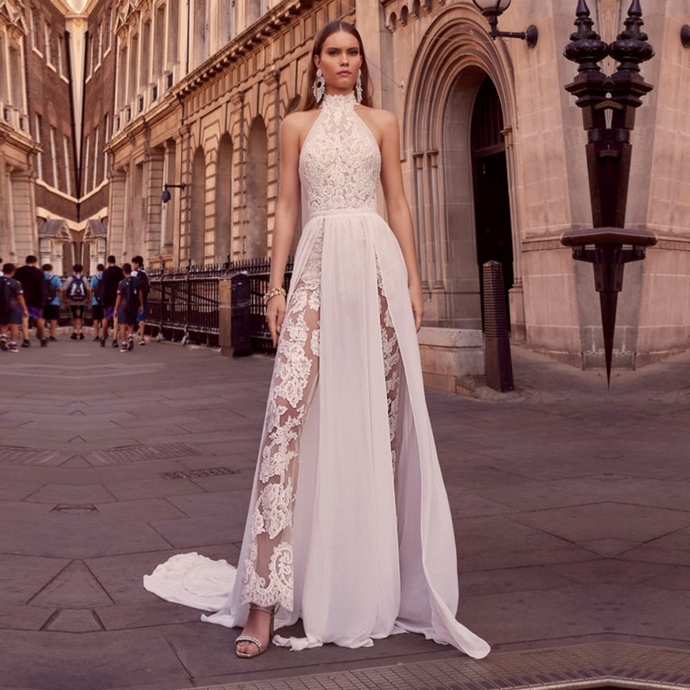 Look stunning on your special day with the Combinaison&nbsp;Rosalie. This gorgeous bridal jumpsuit&nbsp;features a halter high neckline and lace V neckline for a beautiful, striking look. The perfect blend of elegance and comfort, the Combinaison Rosalie will make you look and feel beautiful on your special day.