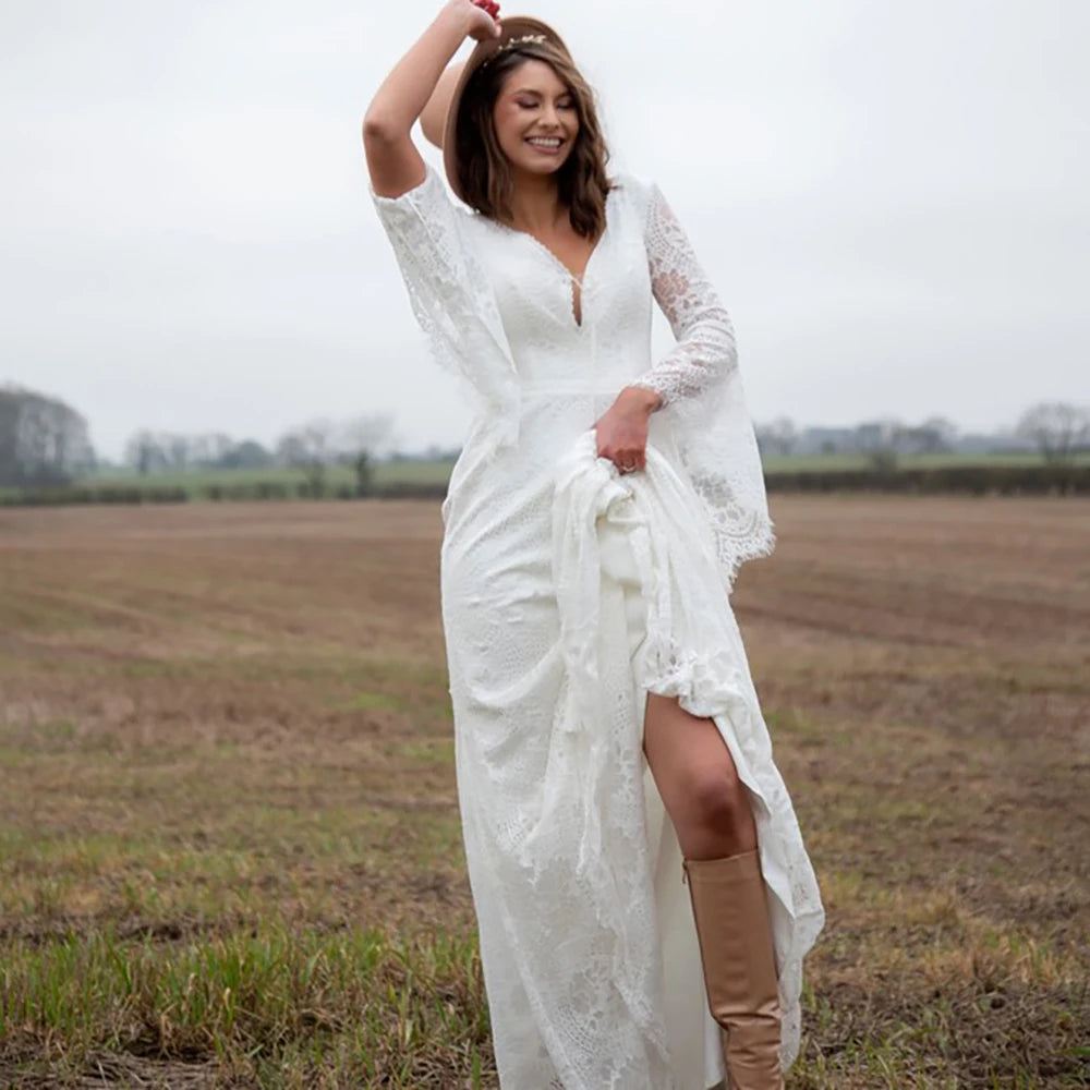 Indulge in the timeless elegance of the Robe Valentia. Its countryside rustic boho lace design exudes sophistication, while the mermaid cut and backless style add a touch of allure. With adjustable bell sleeves and a size perfect for elopements, this bridal gown is the epitome of luxury.