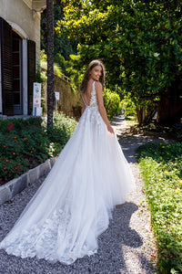 Indulge in the exquisite elegance of the Robe Caroline. This bridal wedding gown features delicate lace details, creating a truly stunning look for any bride. With its timeless design and intricate craftsmanship, this gown is the perfect choice for making everlasting memories on your special day.