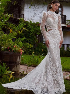 Indulge in the allure of the Robe Kelly. Its elegant mermaid silhouette, handmade flower lace, and cut-out open back exude luxury. Embrace sophistication with its strapless bodice and brush floor length. Let this masterpiece envelop you in tasteful opulence.