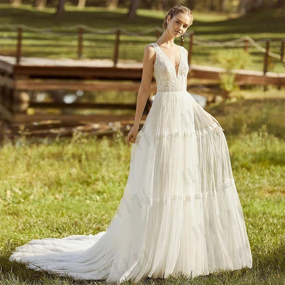 The Robe Dorothy is a stunning beach wedding dress that effortlessly combines simplicity with bohemian style. Made with delicate lace and tulle, it exudes a sense of elegance and grace. Perfect for a boho-chic bride, this dress is sure to make a statement on your special day.