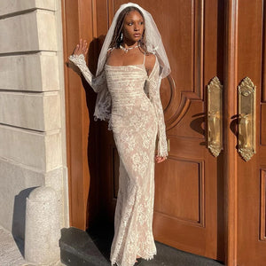 Feel elegant and chic on your special day with our Robe Milla. This simple and lace bridal dress will add a touch of sophistication to your wedding look. With its effortless design, you'll feel confident and beautiful as you walk down the aisle. Say "I do" in style.