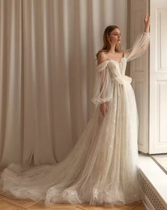 This stunning Robe Annalisa is the perfect choice for any bride-to-be. With a sweetheart neckline, full sleeve design, and beautiful bow detail, it combines elegance and femininity. The A-line silhouette flatters any body type, making you feel confident and gorgeous on your special day. Complete your look with this must-have wedding dress.