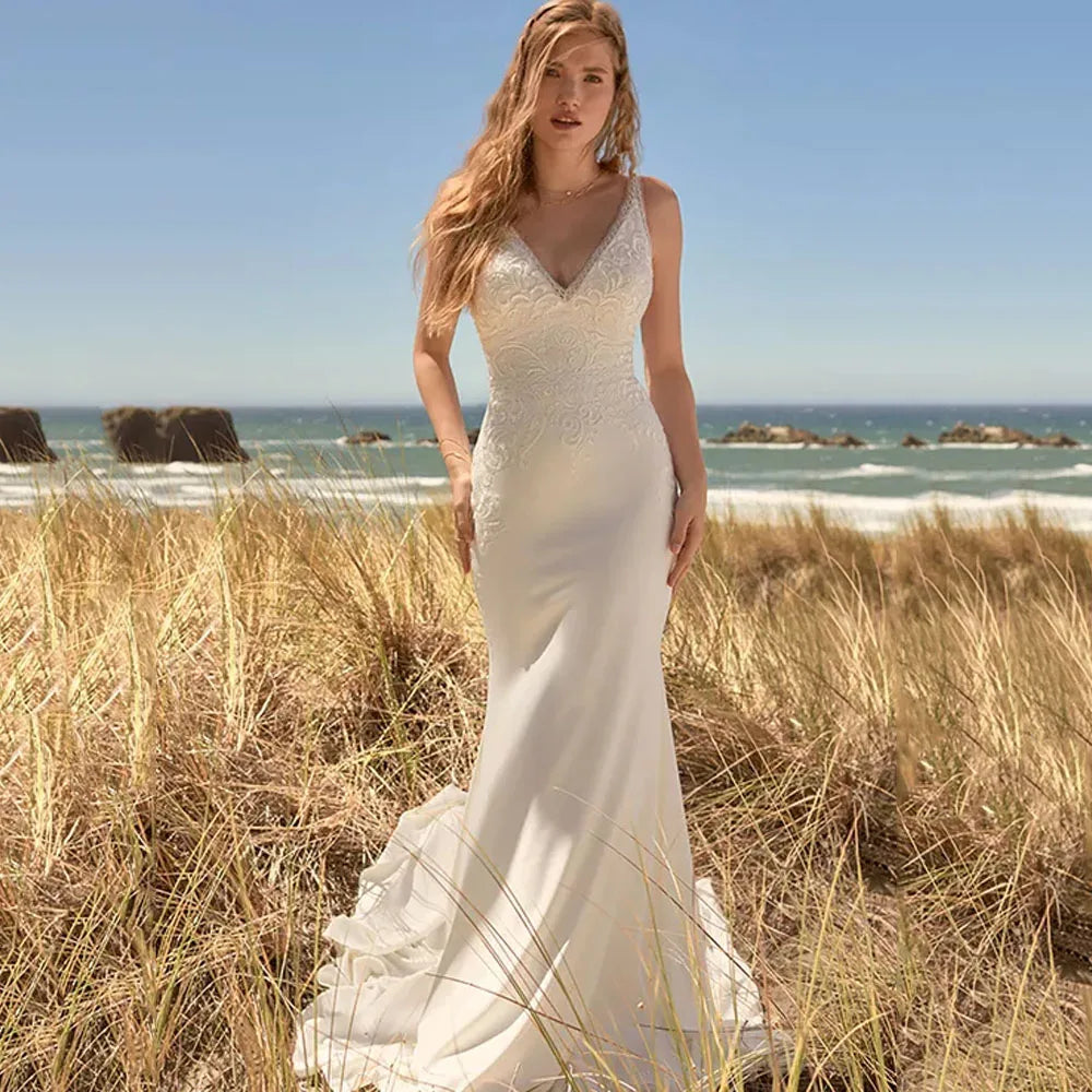 Get ready to turn heads on your special day with the Robe Georgette! Designed with a sultry V-neck and stunning lace appliques, this mermaid style wedding dress will bring out your inner beach goddess. Say "I do" in style and comfort with its sleeveless design.
