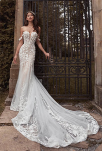 Adorn yourself in luxury with the Robe Olivette, a stunning lace wedding dress fit for a mermaid princess. This dress boasts intricate lace detailing and a form-fitting silhouette to enhance your natural beauty on your special day. Elevate your wedding look with the sophisticated elegance of the Robe Olivette.