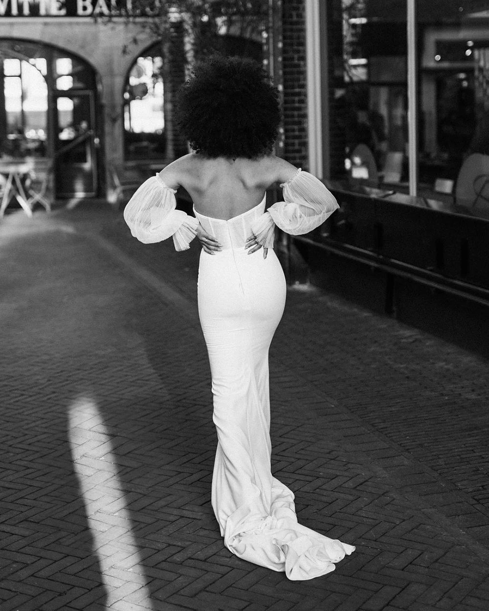 Get ready to make waves in the Robe Crescent! This sexy mermaid gown features a sweetheart neckline, pleated details, and an off-shoulder design that will have all eyes on you. With a backless silhouette and intricate pleats, this bridal gown is the perfect combination of sultry and elegant. Say yes to this dress!