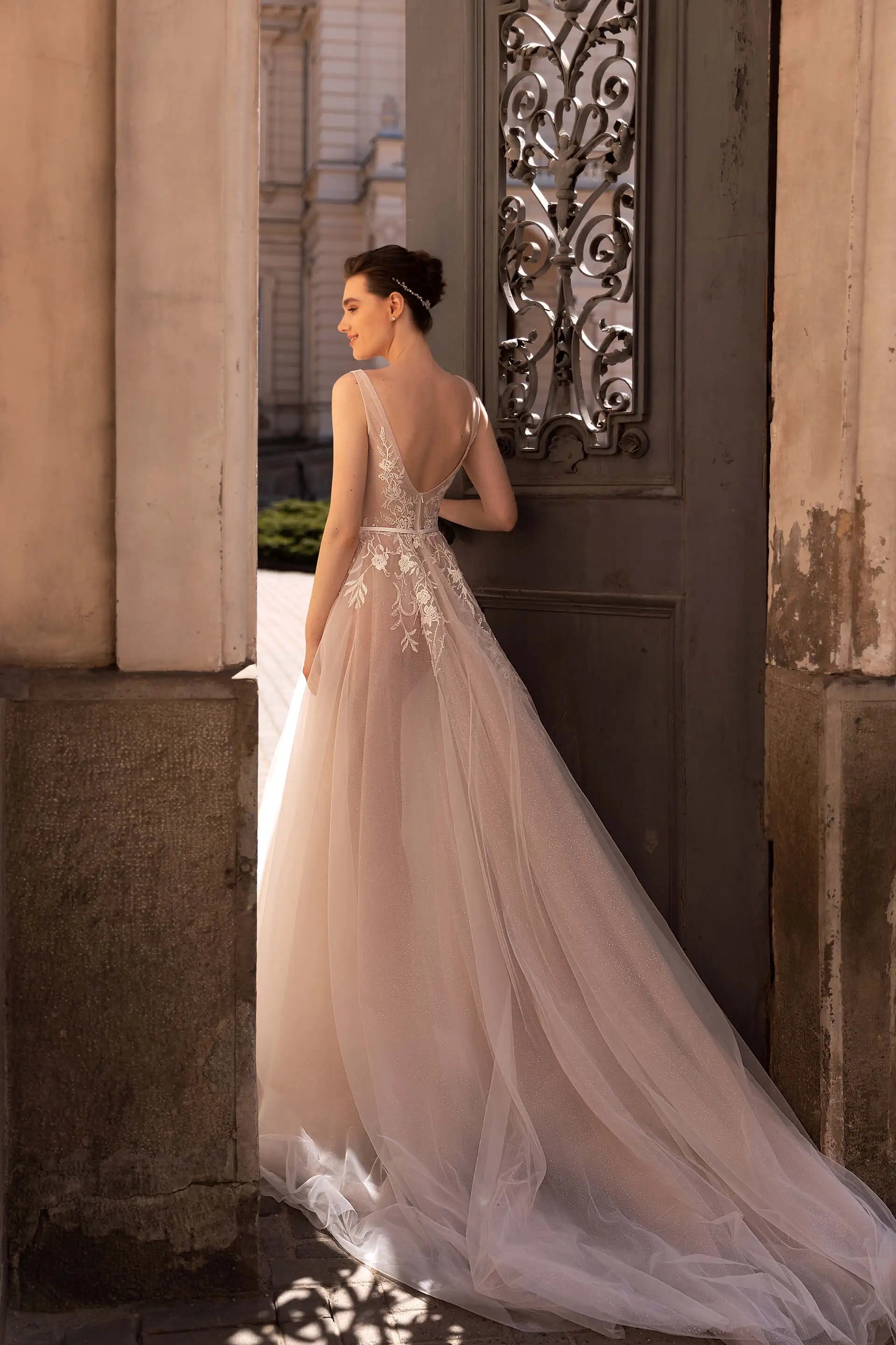 Elevate your wedding day look with our exquisite Robe Lumière. Delicate lace and a flattering A line cut come together in this Abito Da Sposa, ensuring a graceful silhouette. Let the romance of a long lace wedding dress add a touch of luxury to your special day.