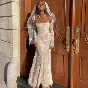 Feel elegant and chic on your special day with our Robe Milla. This simple and lace bridal dress will add a touch of sophistication to your wedding look. With its effortless design, you'll feel confident and beautiful as you walk down the aisle. Say "I do" in style.