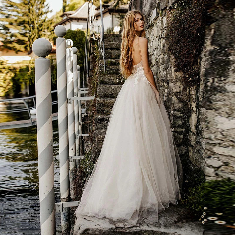 The Robe Aria is the perfect dress for bohemian brides. With a sexy sleeveless design and A-line silhouette, it features a side split and princess accents. Made for the free-spirited bride, this dress combines elegance and comfort for a truly enchanting wedding day.