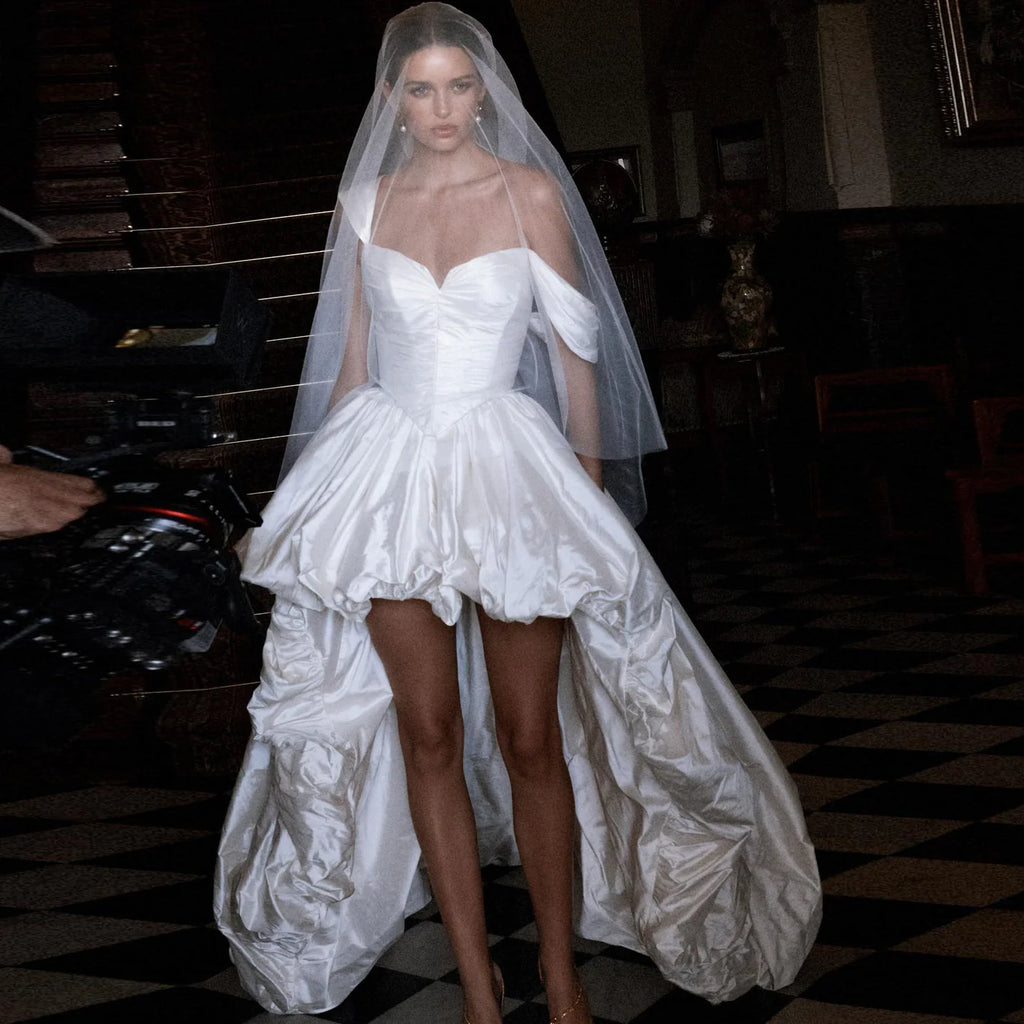 The Robe Camile is the perfect wedding dress for any bride-to-be. With its backless design and corset top, this gown will accentuate your figure and make you feel confident on your special day. Made for elegance and comfort, the dress is ideal for evening parties and formal events.