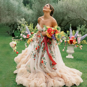 Treat your special day with the Robe Lucianna - a dreamy wedding dress with fairy colorful embroidery, a puffy mesh tulle overlay, and a sweetheart neckline. Feel like a bloomin' flower in this delicate champagne gown! No doubt, you'll be making a stunning statement on your big day.