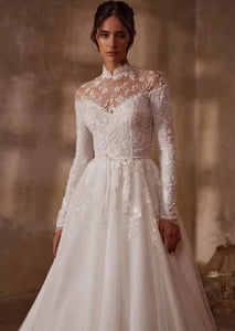 Indulge in timeless elegance with the Robe Mercer. This luxurious vintage wedding dress features intricate lace detailing, a stunning ball gown silhouette, and long sleeves for a touch of grace and sophistication. Perfect for the bride seeking a romantic and classic look on her special day.