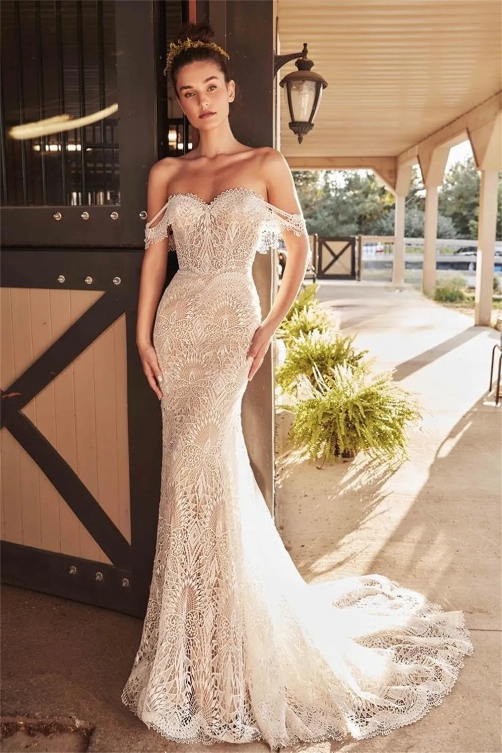 Introducing Robe Lana, the perfect wedding dress for a woman looking for elegance and sophistication. With its trumpet silhouette, sweetheart neckline, and delicate lace and applique detailing, this dress will make you feel like a true bride on your special day. Make a statement with Robe Lana and radiate beauty and grace.