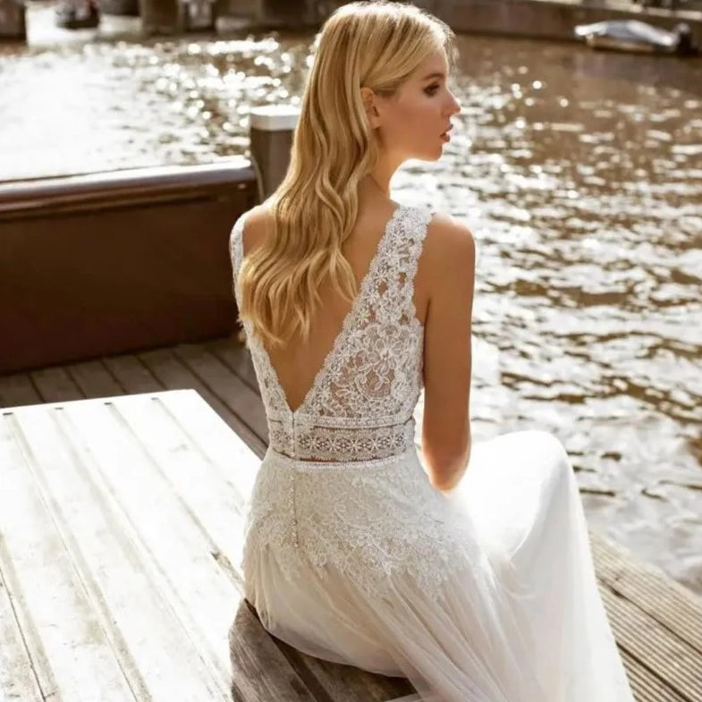 Indulge in the luxuriously delicate and intricate design of the Robe Solene. Featuring a beach lace backless style with applique tulle and a v-neck, this sleeveless Bohemian bridal gown exudes elegance and grace. Its sweeping train and vestido de noiva silhouette make it the perfect choice for a beach wedding.