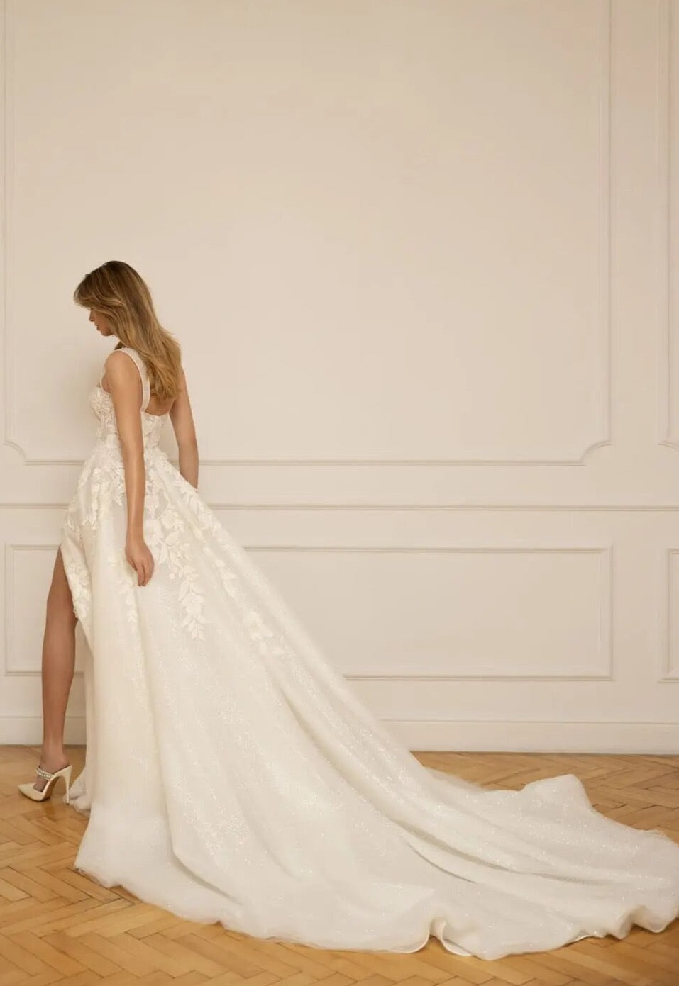 Wrap yourself in luxury with our elegant Robe Remi. The A-line silhouette and spaghetti straps gown give off a chic vibe, while the open leg adds a touch of fantasy. Made with exquisite craftsmanship, this gown is perfect for your dream wedding.
