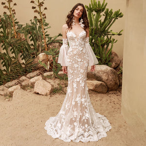 This stunning Robe Calais features mermaid silhouette, detachable chiffon bell sleeves, and intricate lace details. Perfect for a wedding dress that allows for easy customization and effortless elegance. Feel like a mermaid on your special day with this gorgeous piece.