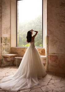 Look like a royal princess on your big day in the Robe Ottilie bridal gown. Styled after medieval court fashion, this dress adds a touch of elegance and timeless charm to your special day. Receive compliments from your family and friends with this beautiful and unique gown.