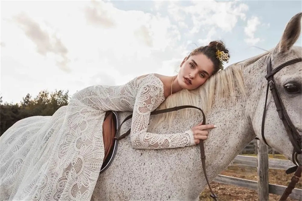 Introducing the Robe Cindy - the perfect combination of elegance and style. With its mermaid silhouette, V-neckline, and sweeping lace and tulle, this bridal gown is sure to turn heads on your special day. Make a statement and feel confident in this stunning dress.