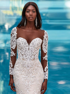 Embark on a journey of discovery and style with the Robe Odette. Crafted with a high neckline and mermaid silhouette, this wedding dress ensures your bridal look is as bold as your love story. Show them the beauty of risk-taking with an unforgettable look.