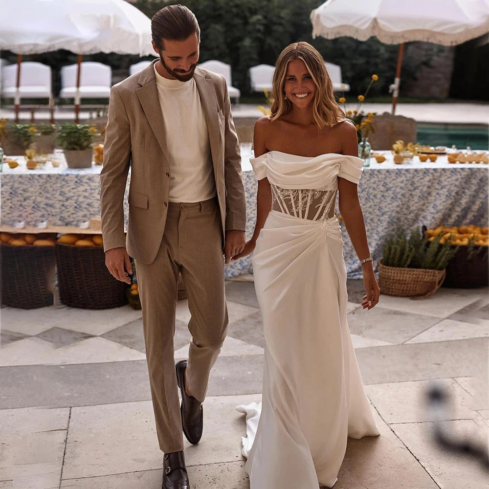 Introducing the Dress Ava - the perfect blend of luxury and simplicity. With a beautiful sweetheart neckline, off-shoulder lace detail, and mermaid silhouette, this dress is sure to fascinate and captivate. Make your wedding day even more special with the enchanting Dress Ava.