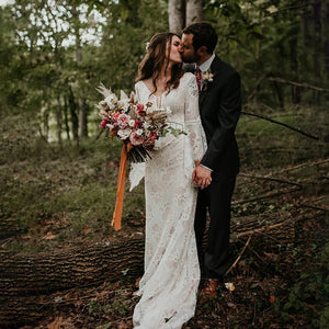 Indulge in the timeless elegance of the Robe Valentia. Its countryside rustic boho lace design exudes sophistication, while the mermaid cut and backless style add a touch of allure. With adjustable bell sleeves and a size perfect for elopements, this bridal gown is the epitome of luxury.