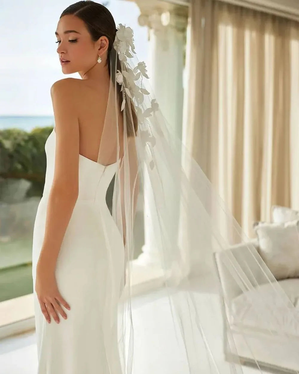 Enhance your bridal glow with the vintage elegance of the Robe Albertine. This mermaid style dress features intricate 3D flowers, highlighting your curves and creating a timeless look. The backless design adds a touch of sensuality, perfect for making a statement on your special day.
