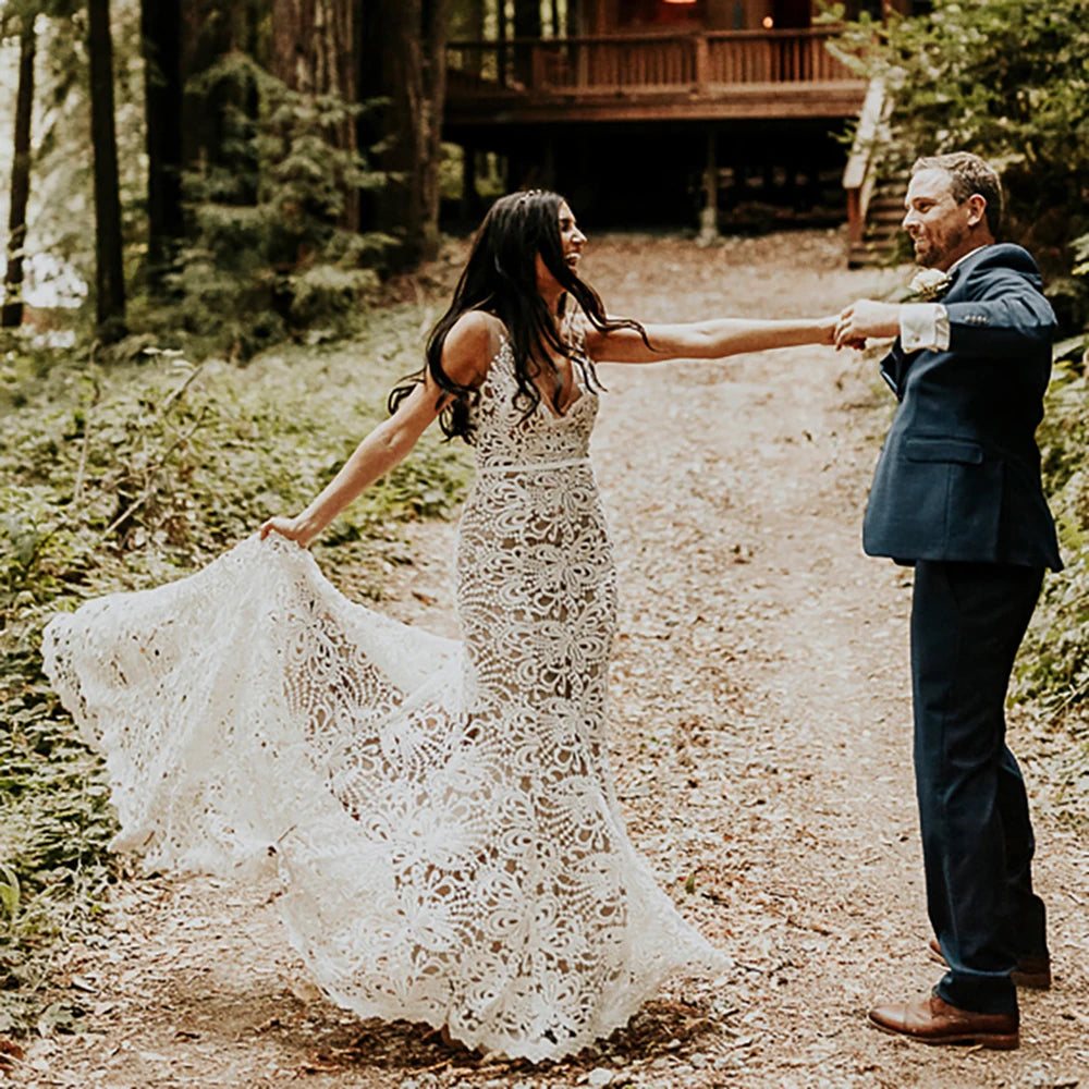 Effortlessly elegant, our Robe Nalini wedding dress features a boho-inspired cutout lace design with a flattering mermaid silhouette. Designed to be customized for plus-size brides, this dress also boasts a stunning hollow open back and long sleeves, creating a truly romantic and unique look for your special day.